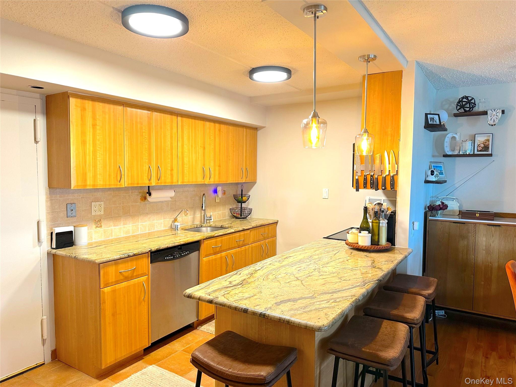 725 Miller Avenue, Unit 220 photo 3