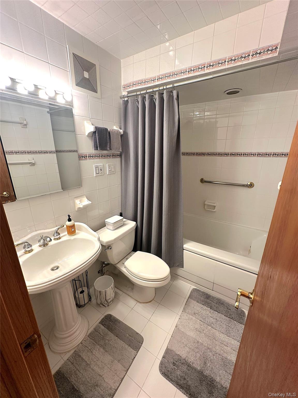 725 Miller Avenue, Unit 220 photo 14