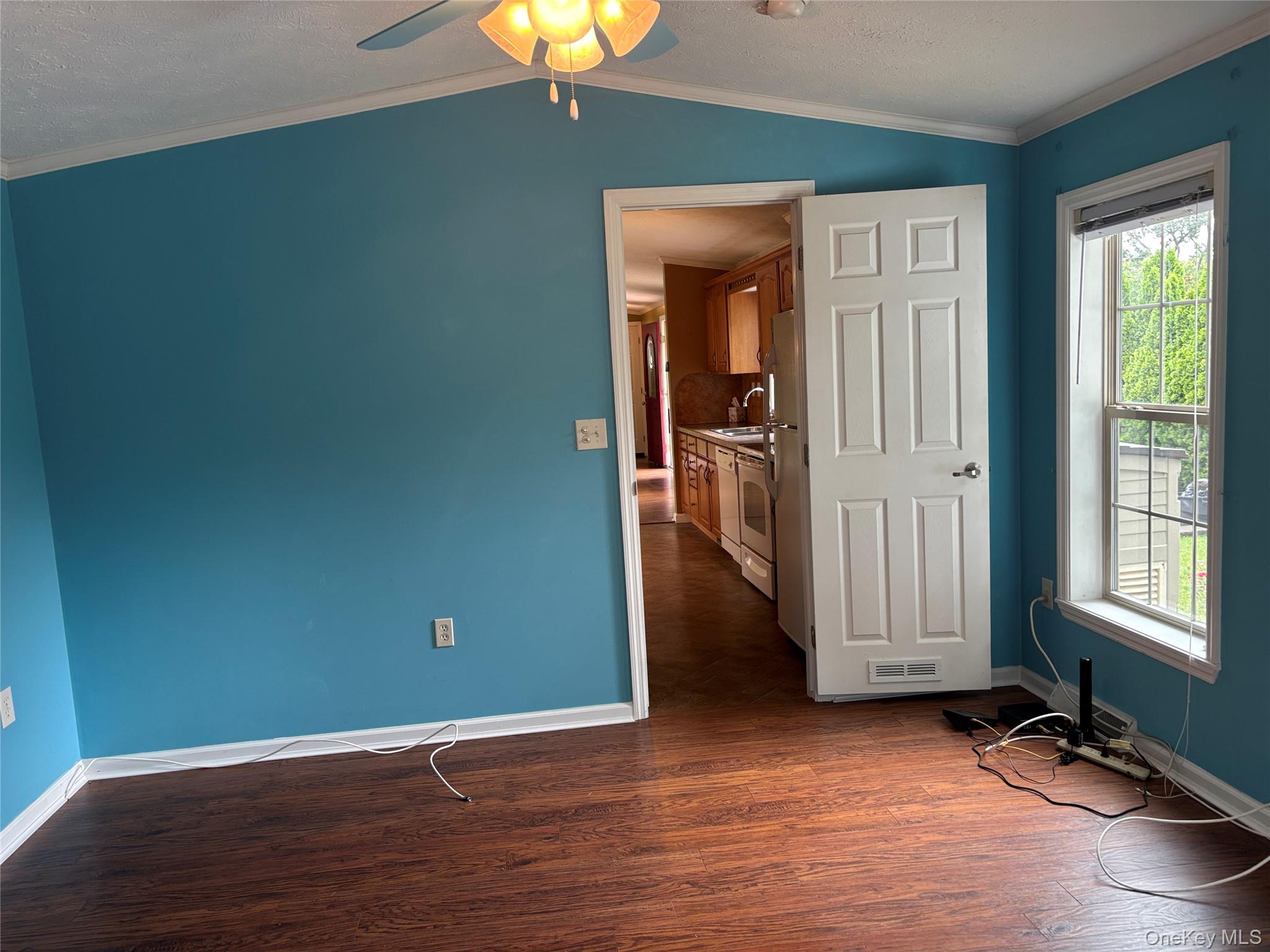 1661 Old Country Road, Unit 84 photo 32