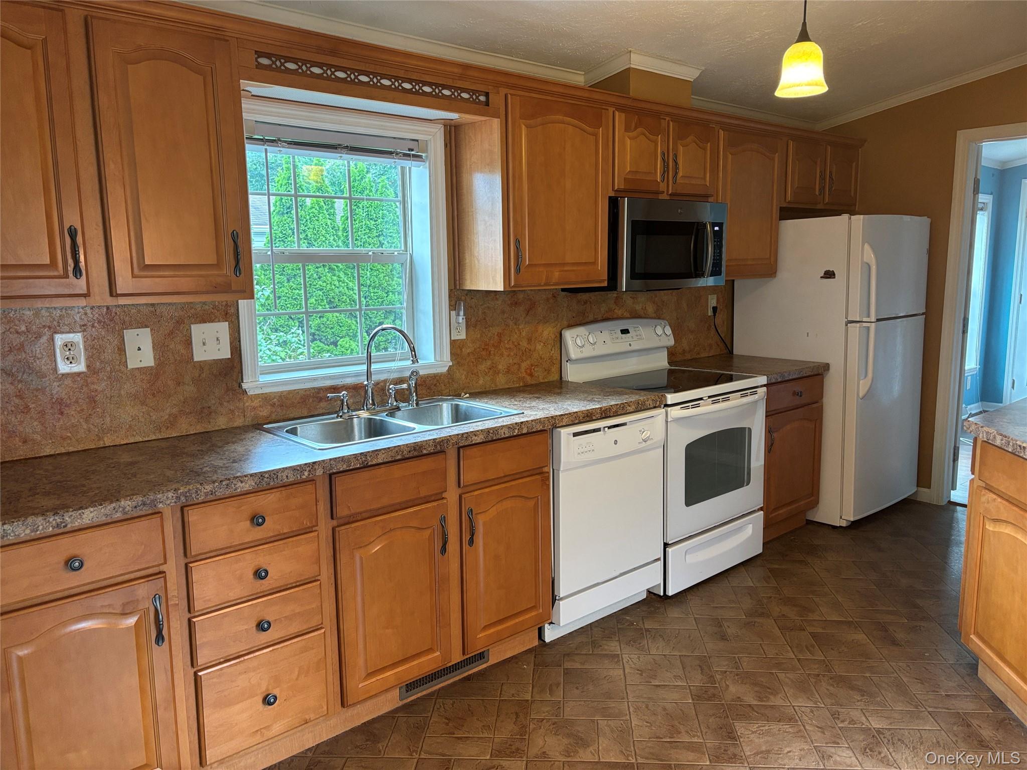 1661 Old Country Road, Unit 84 photo 7