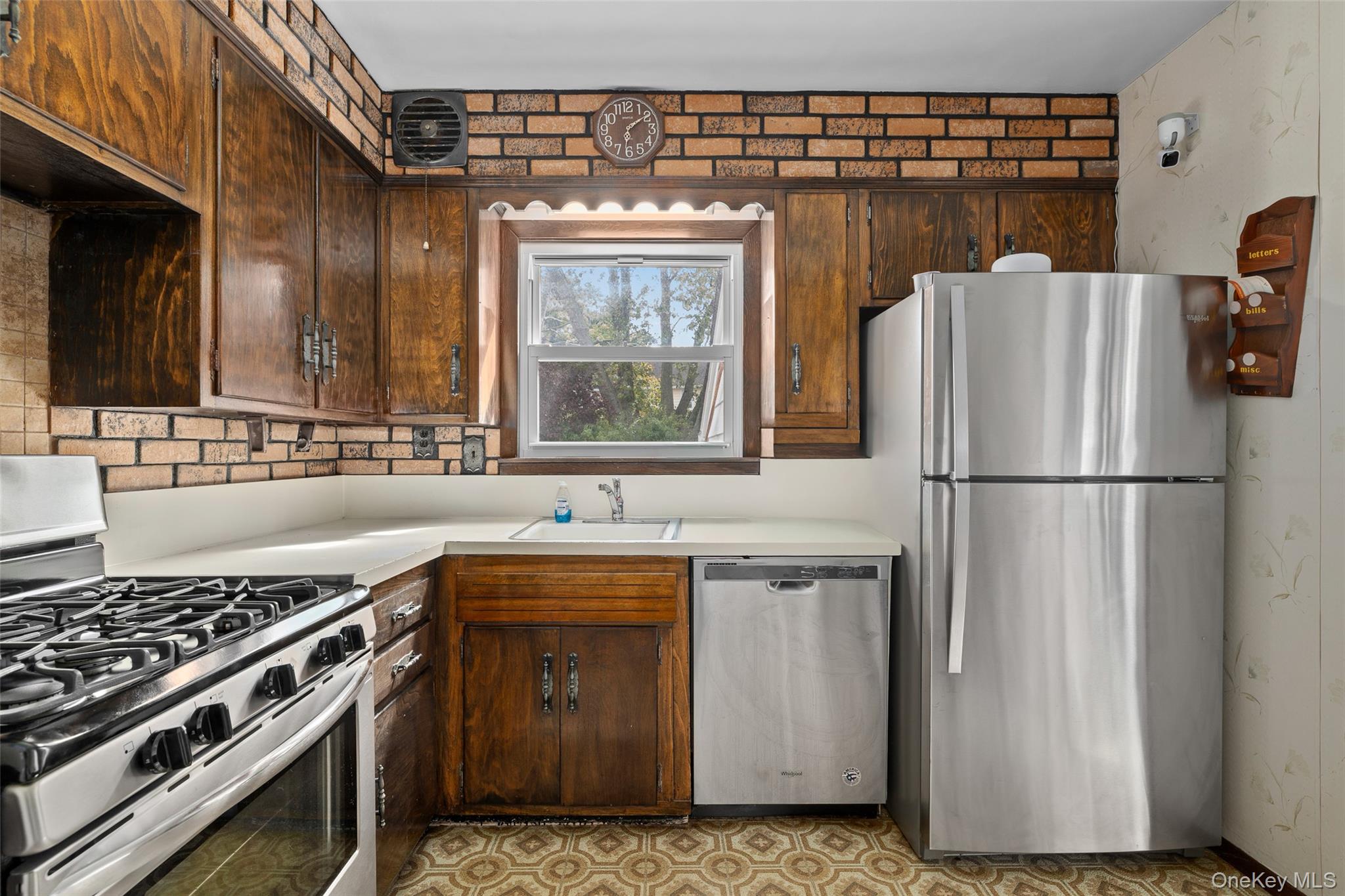 2975 Oceanside Road – For Sale photo 3