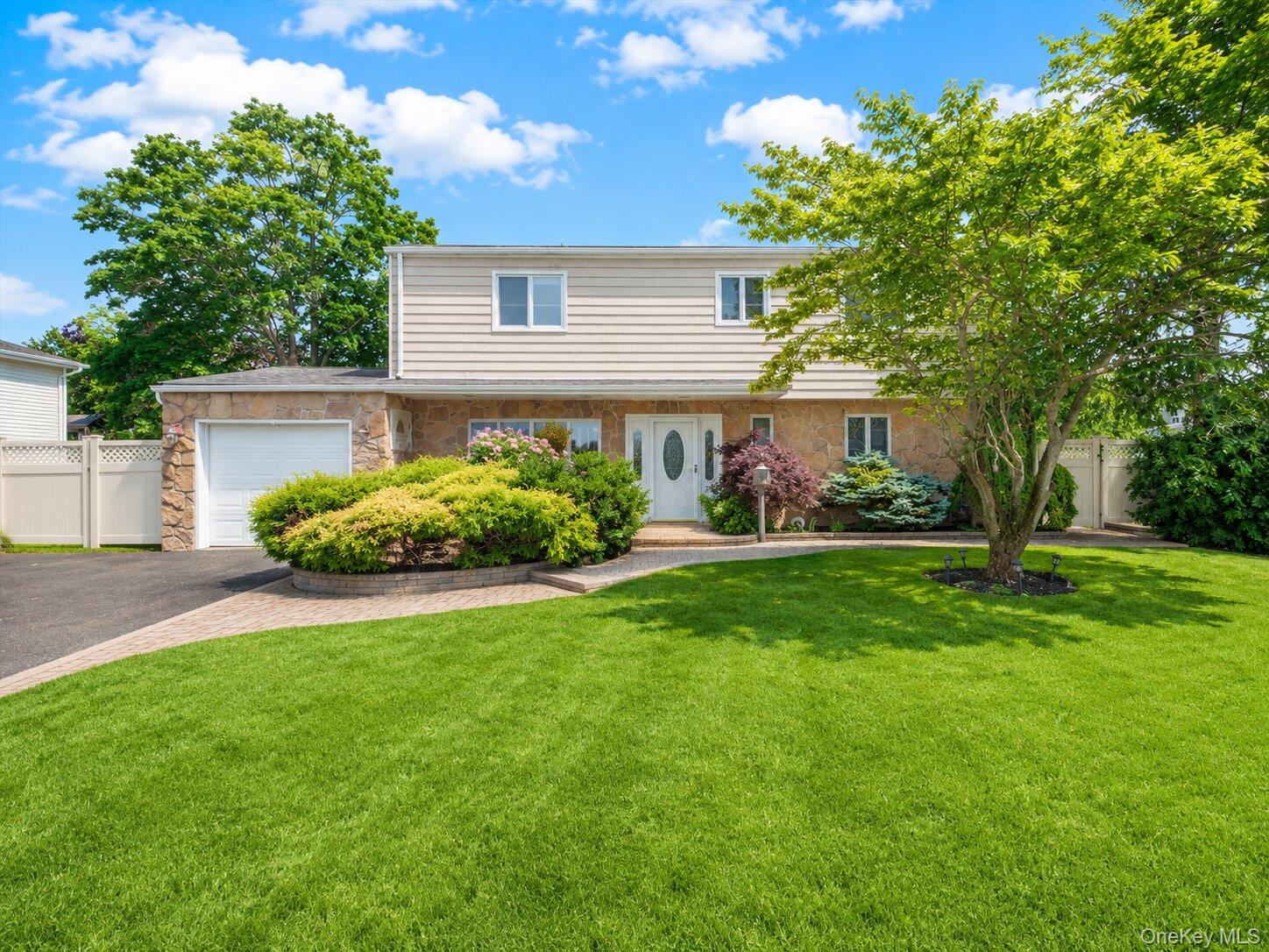 301 W 22nd Street – For Sale