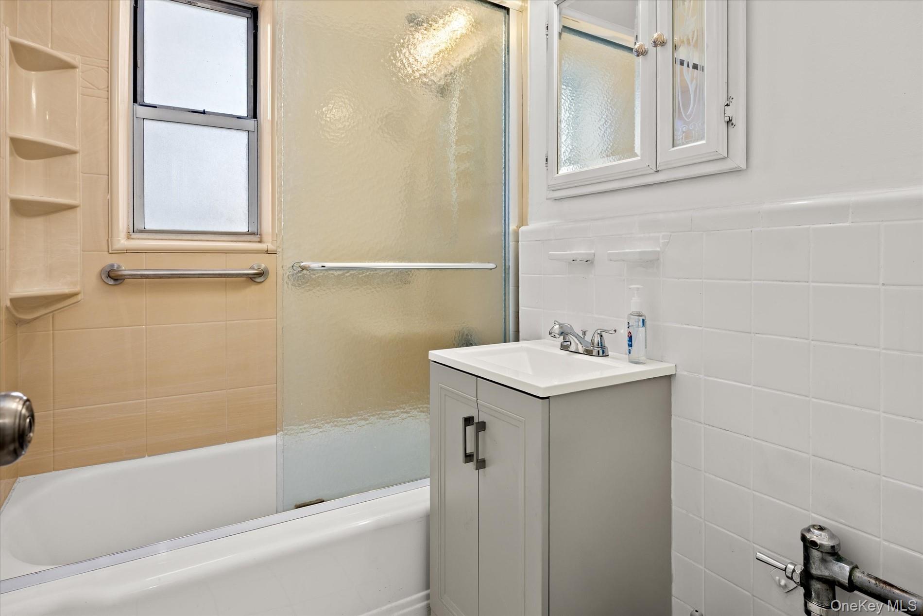 81-15 35th Avenue, Unit 6B photo 13
