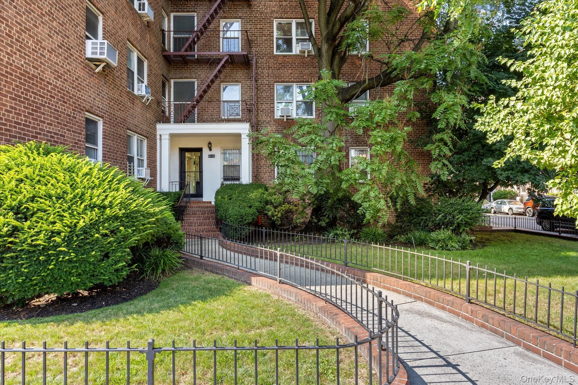 81-15 35th Avenue, Unit 6B photo 15