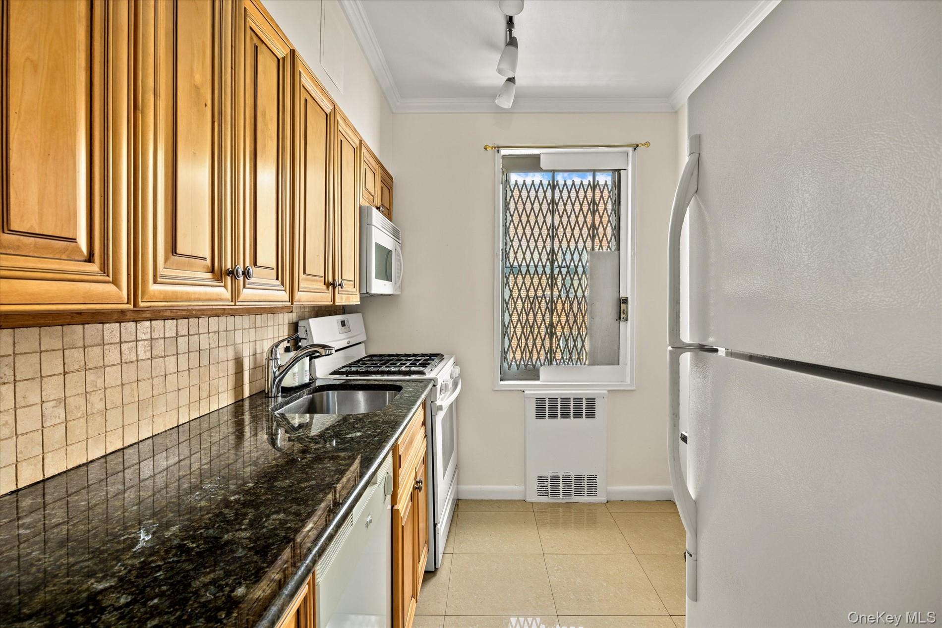 81-15 35th Avenue, Unit 6B photo 9