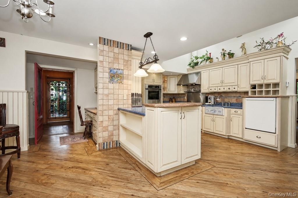14 Longview Lane – For Sale photo 20