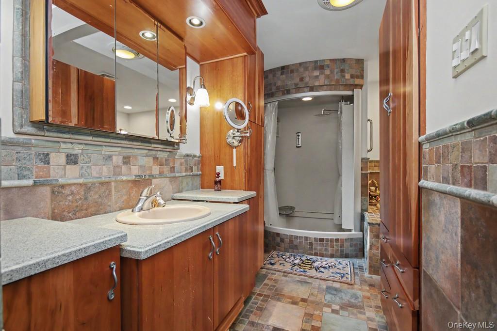 14 Longview Lane – For Sale photo 30
