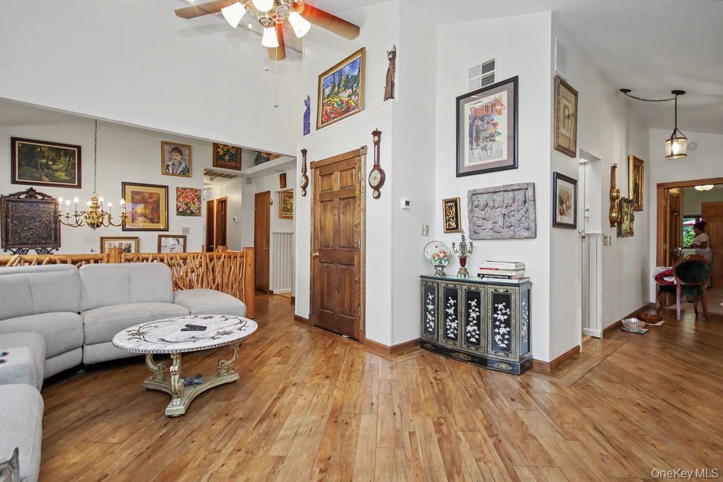 14 Longview Lane – For Sale photo 17