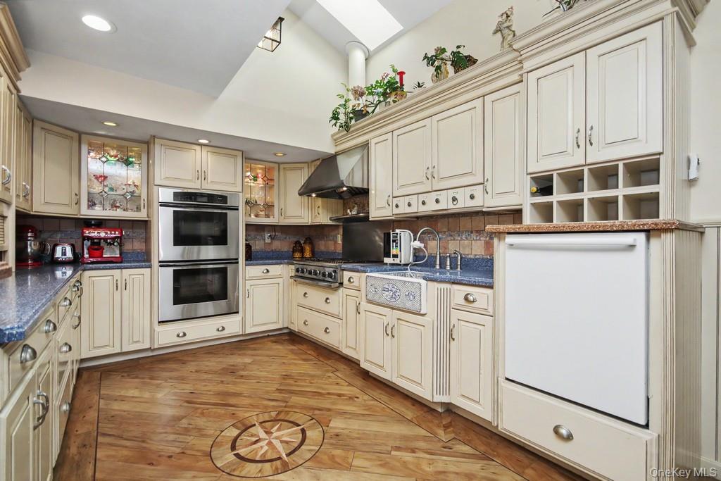 14 Longview Lane – For Sale photo 19