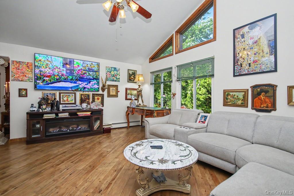 14 Longview Lane – For Sale photo 16