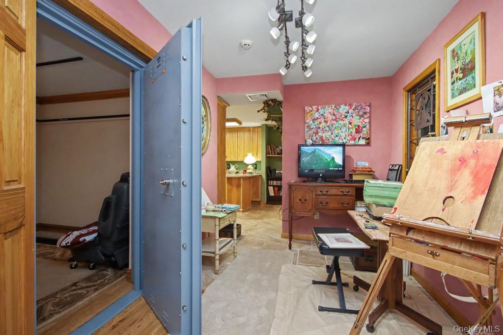 14 Longview Lane – For Sale photo 47