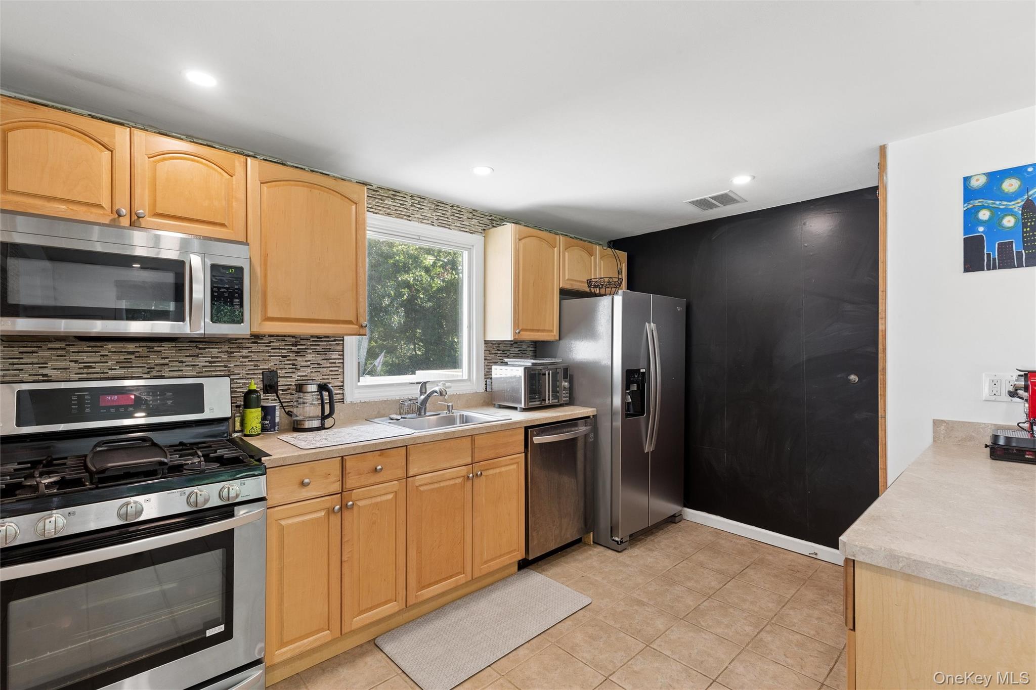 27 Atlantic Avenue – For Rent photo 5