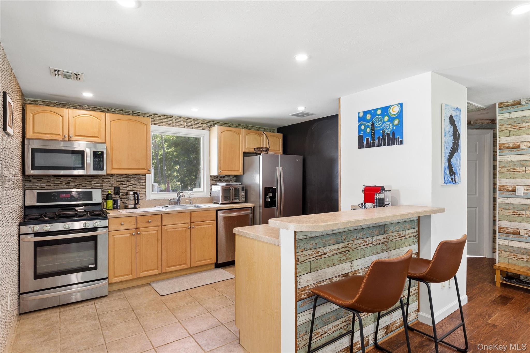 27 Atlantic Avenue – For Rent photo 4