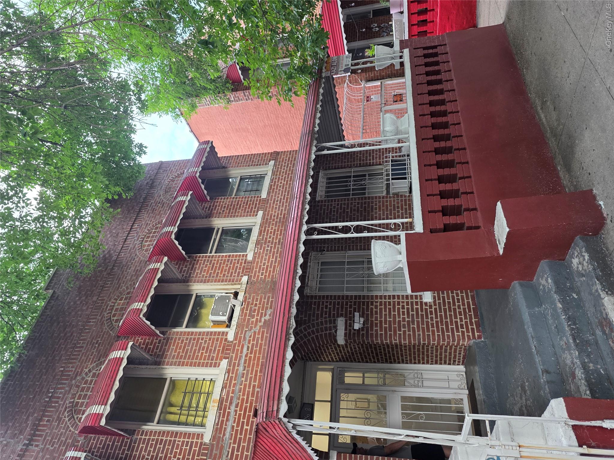 1268 Croes Avenue, Unit multifamil