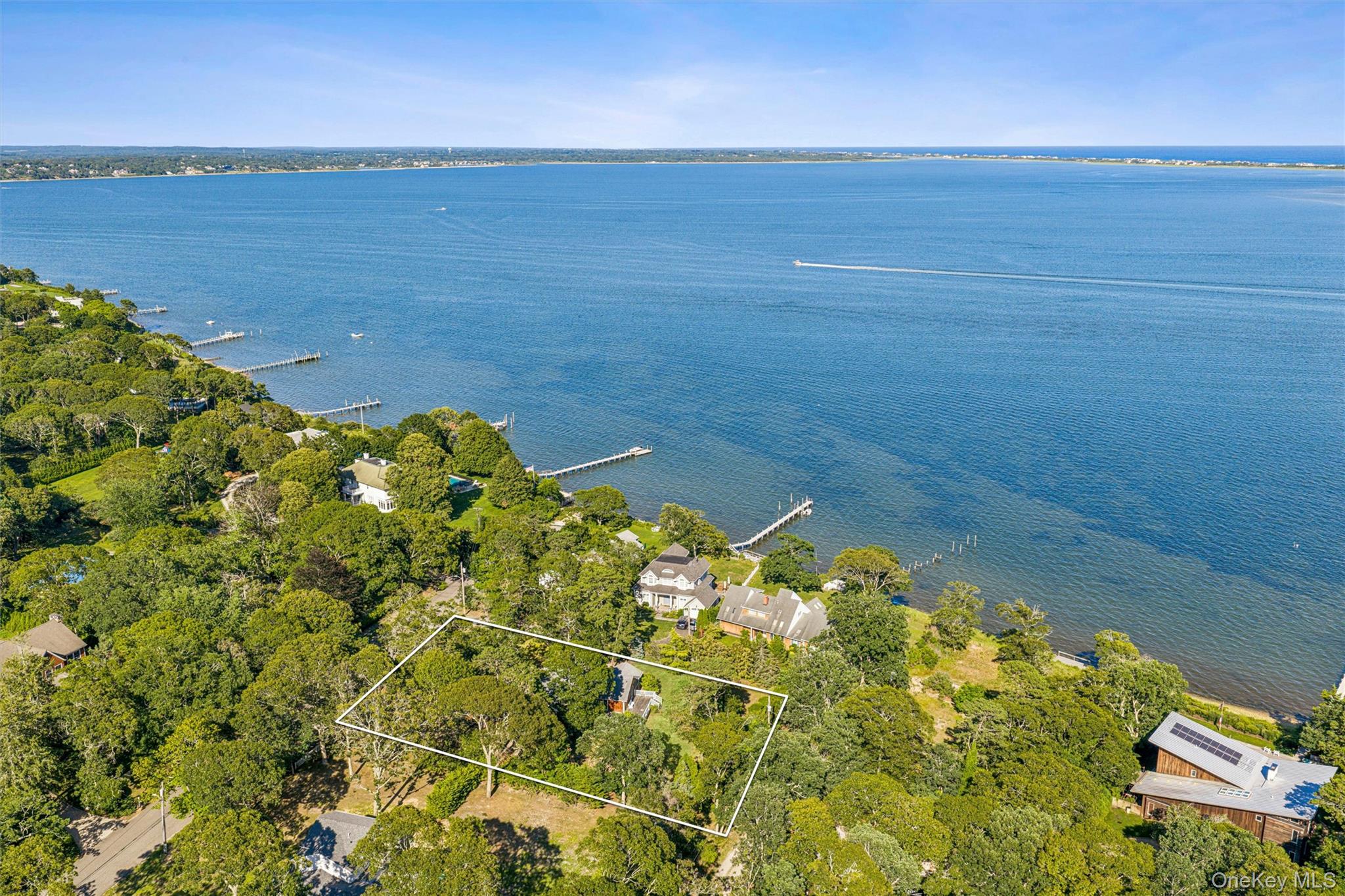172 Bay Avenue E – For Sale
