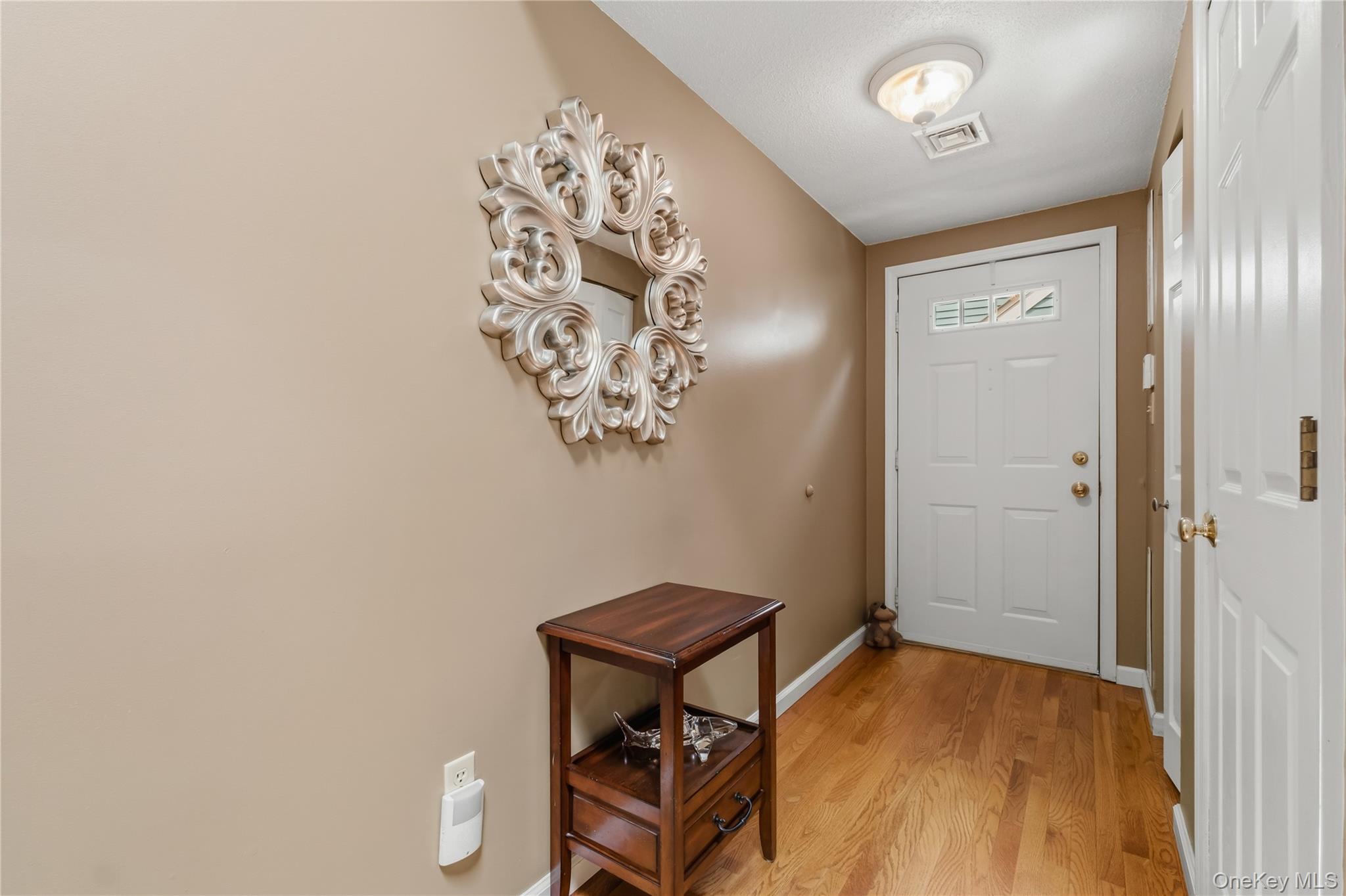 4001 Hickory Court – For Sale photo 4