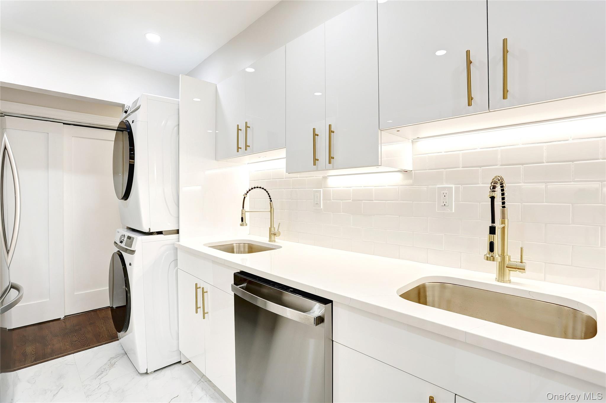 180 Kearsing Parkway, Unit B photo 8