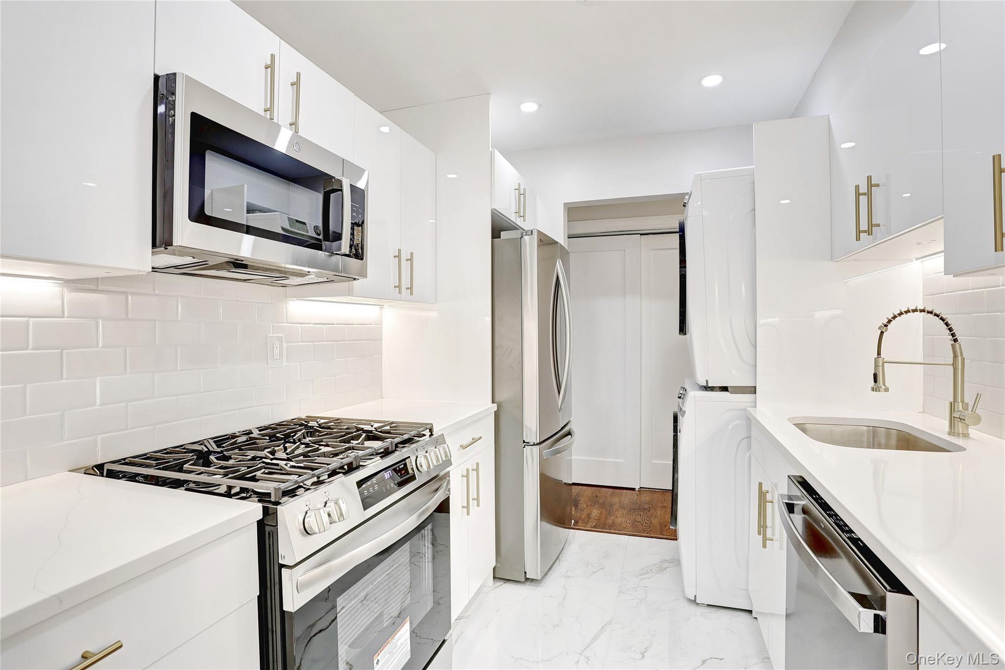 180 Kearsing Parkway, Unit B photo 9