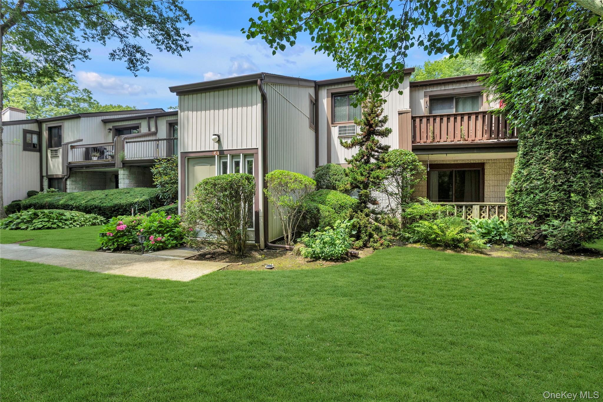 45 Richmond Boulevard, Unit 2B