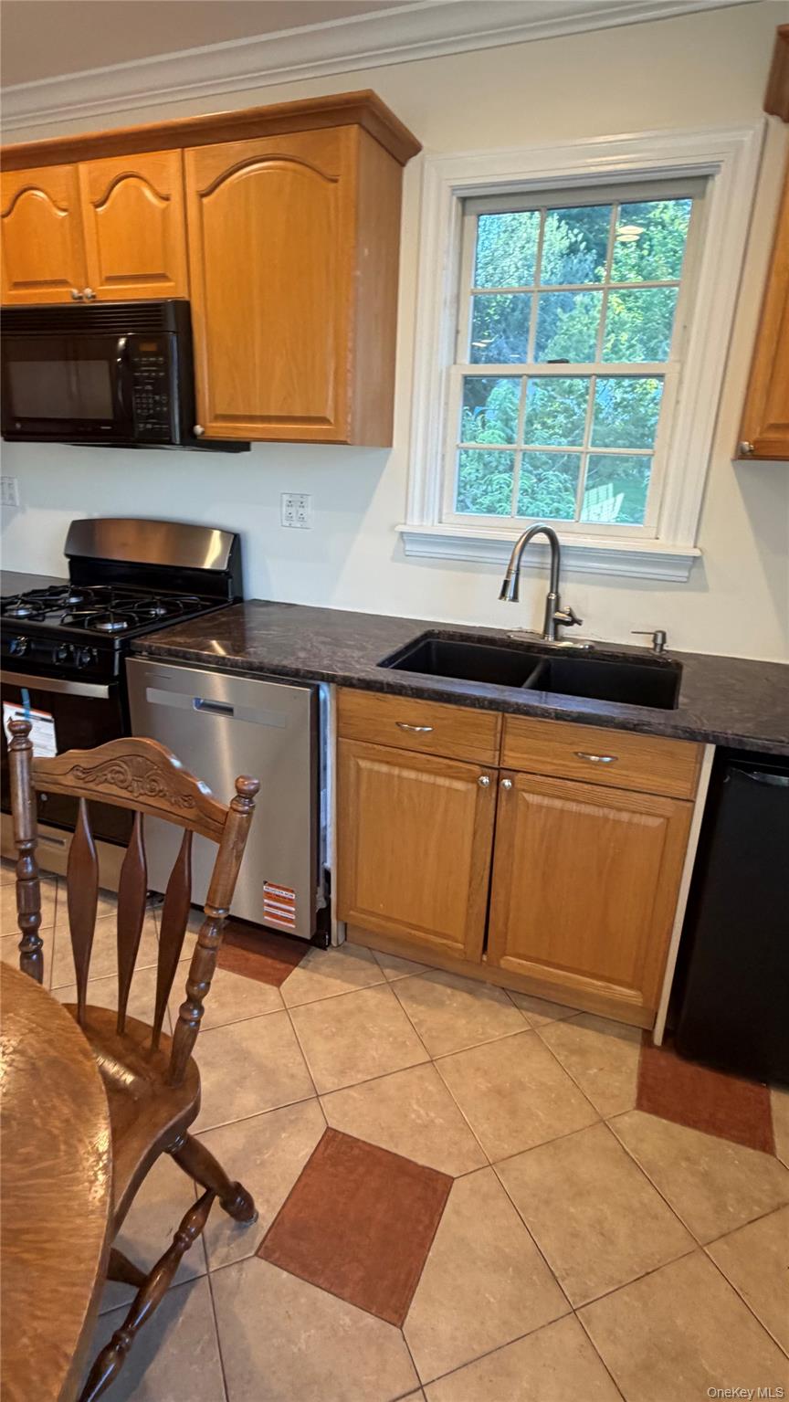 63 Harding Avenue, Unit 2 photo 3