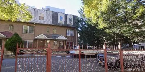 320 184th – For Sale photo 2