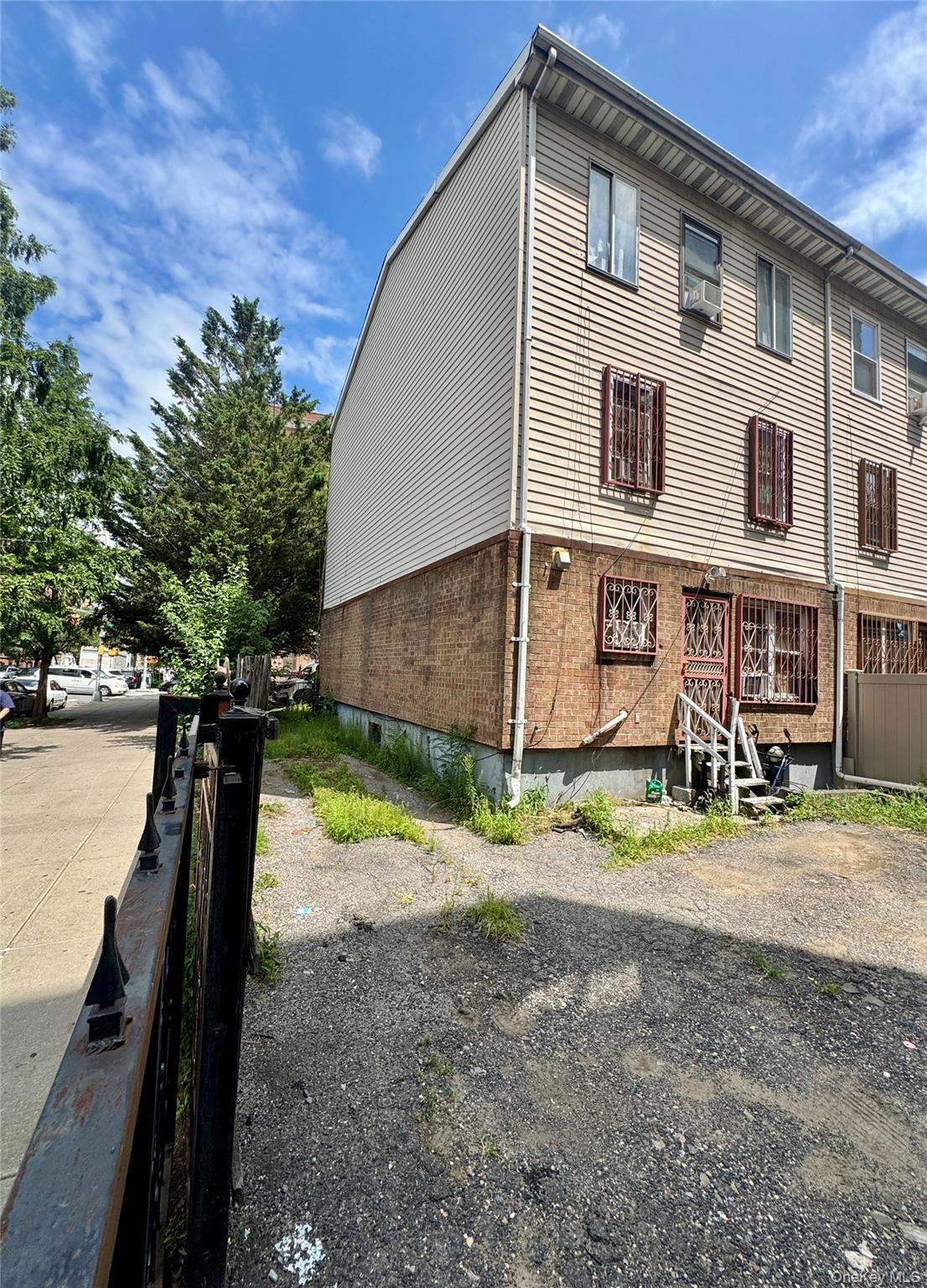 320 184th – For Sale photo 14