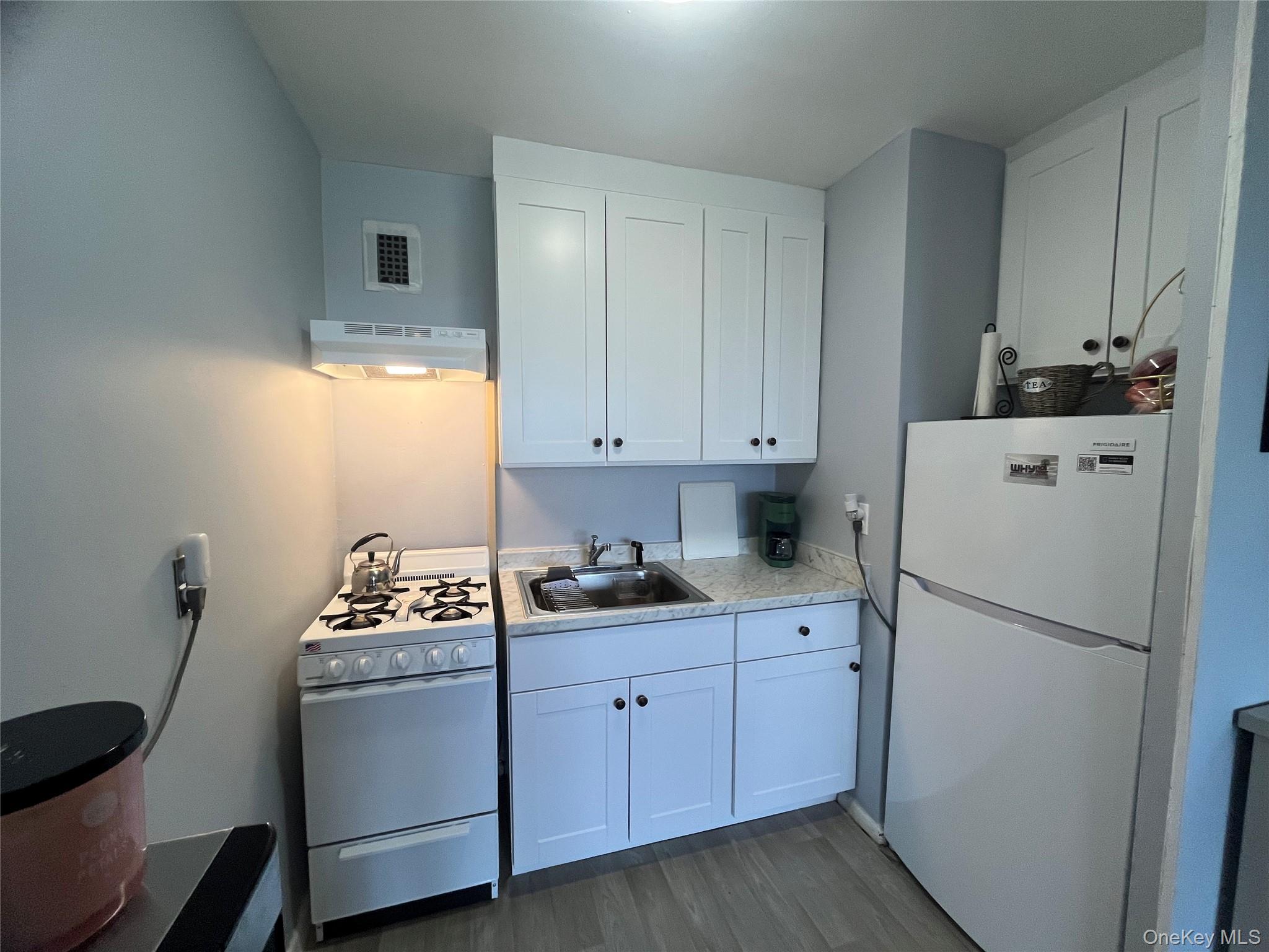 52 Yonkers Terrace, Unit 7K photo 3