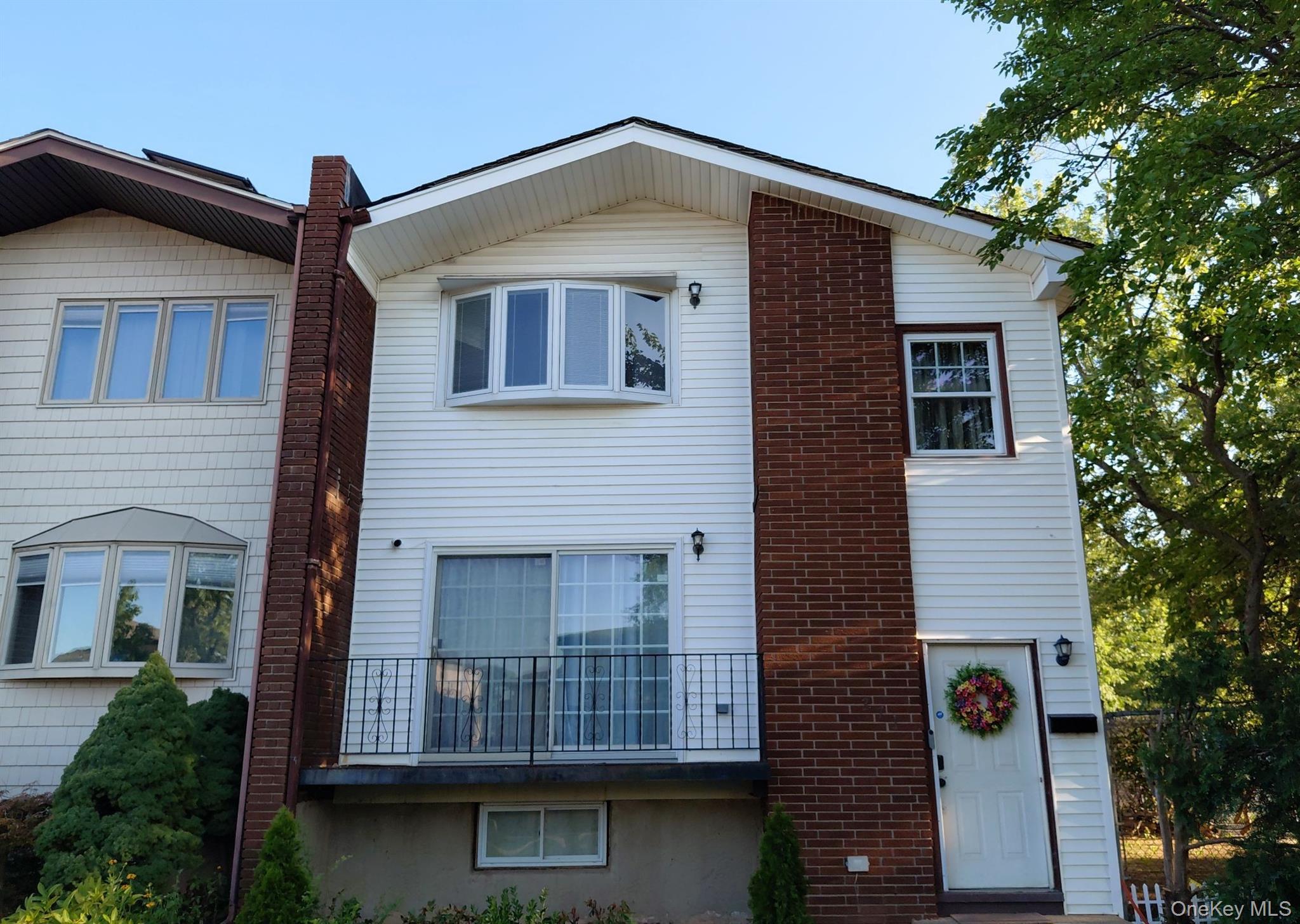 271 Leverett Avenue – For Sale photo 2
