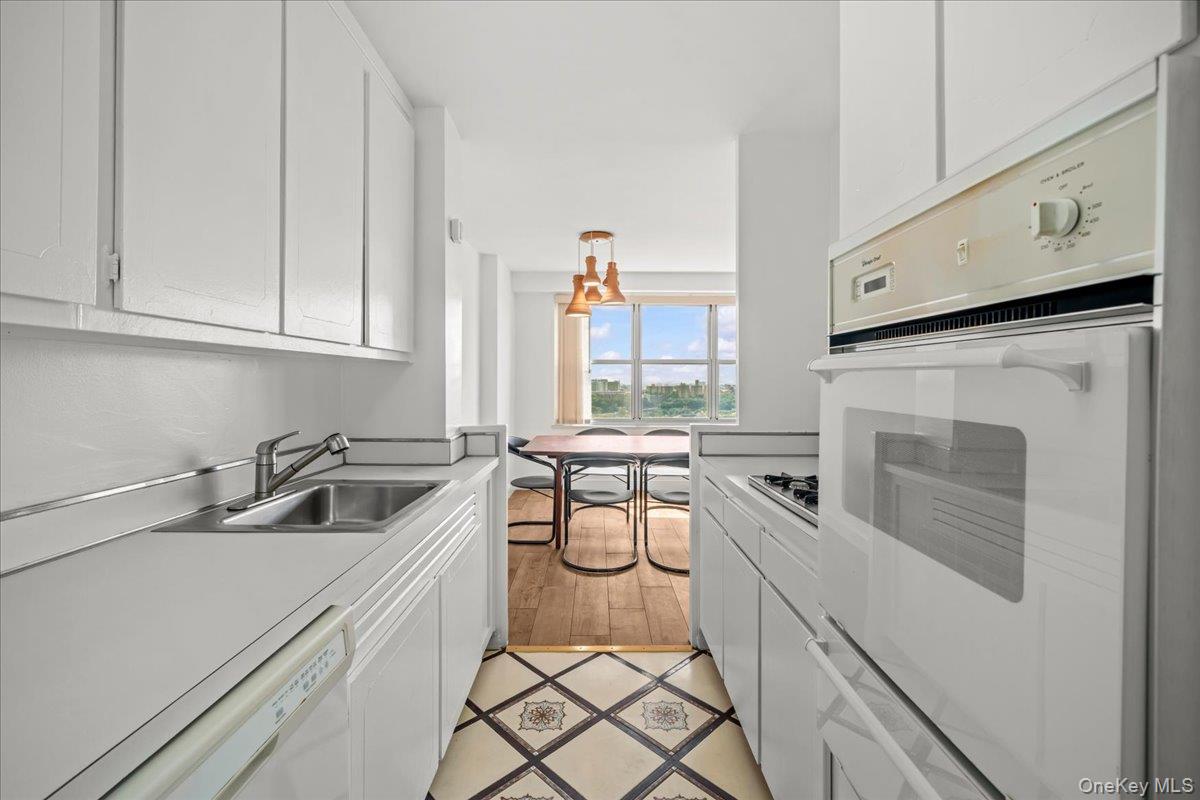 555 Kappock Street, Unit 24T photo 8