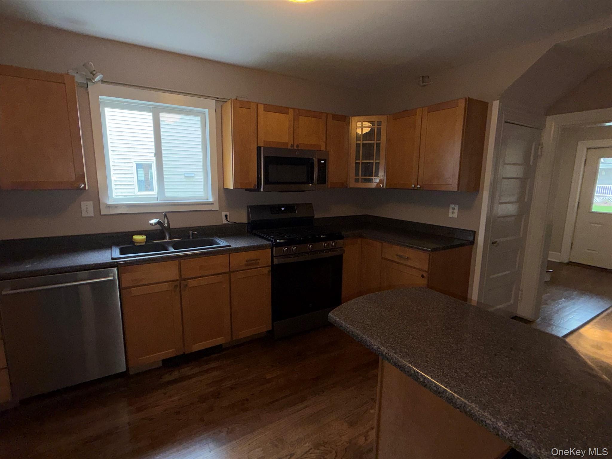 7 Broadway – For Rent photo 11