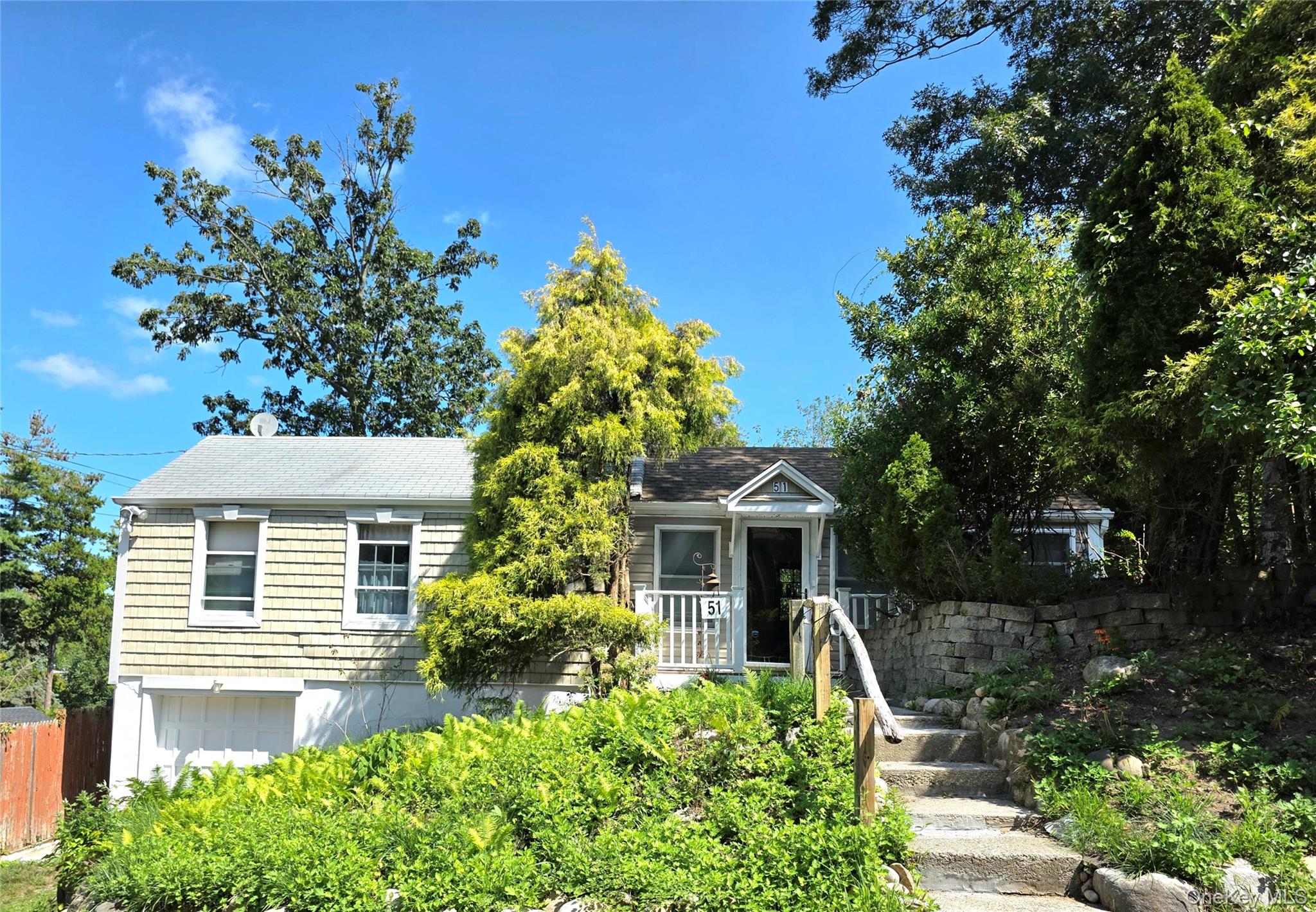 51 Aloma Road – For Sale