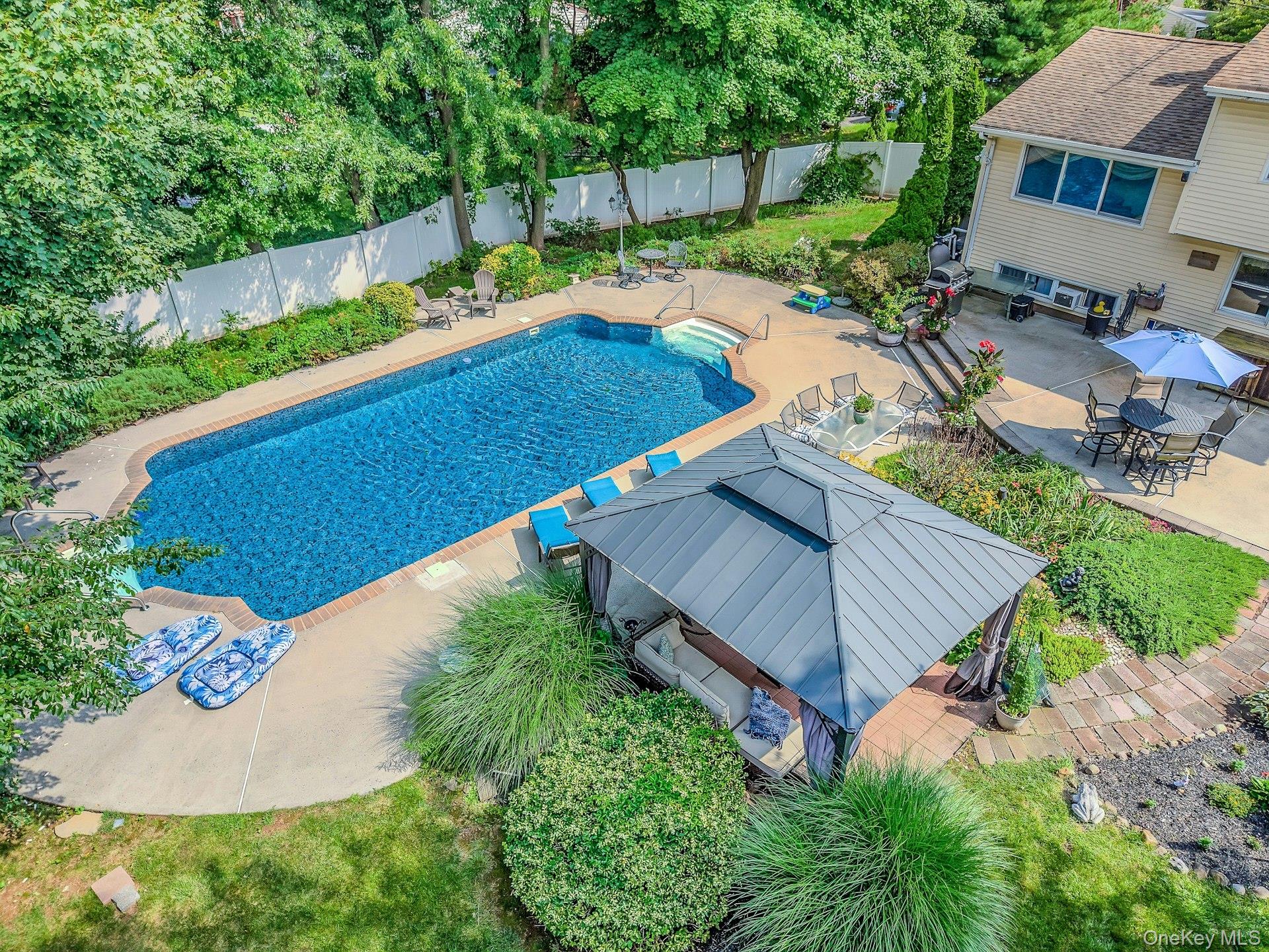 60 East Road – For Sale photo 13