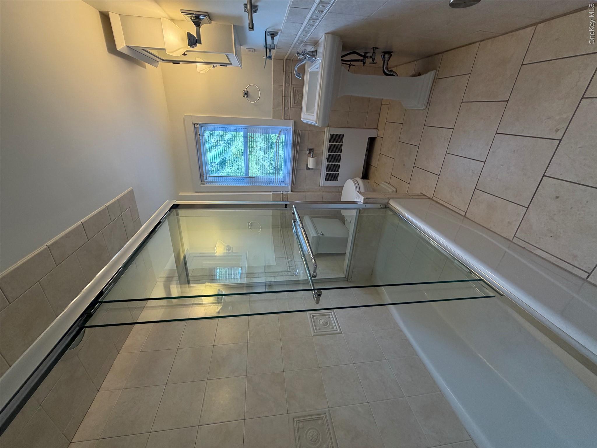 3 Hewlett Street – For Rent photo 16