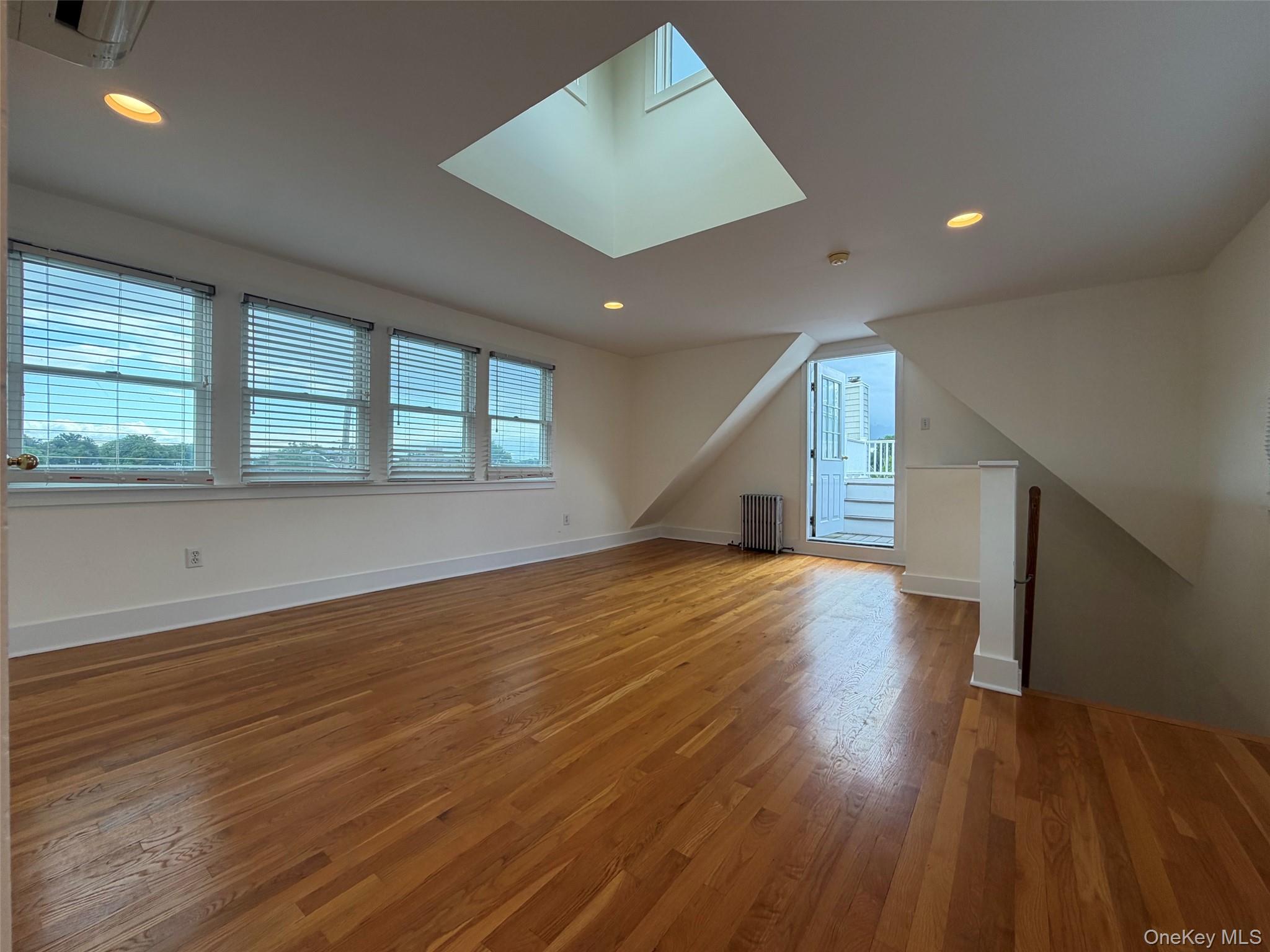 3 Hewlett Street – For Rent photo 12