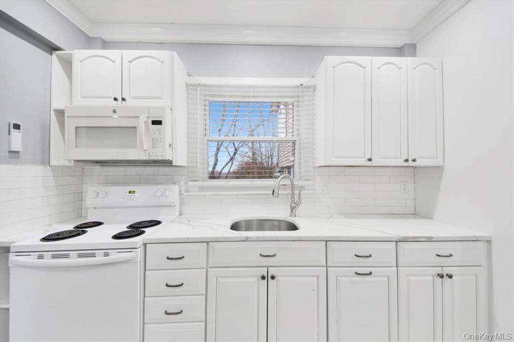 39 Helena Avenue, Unit 1 photo 10