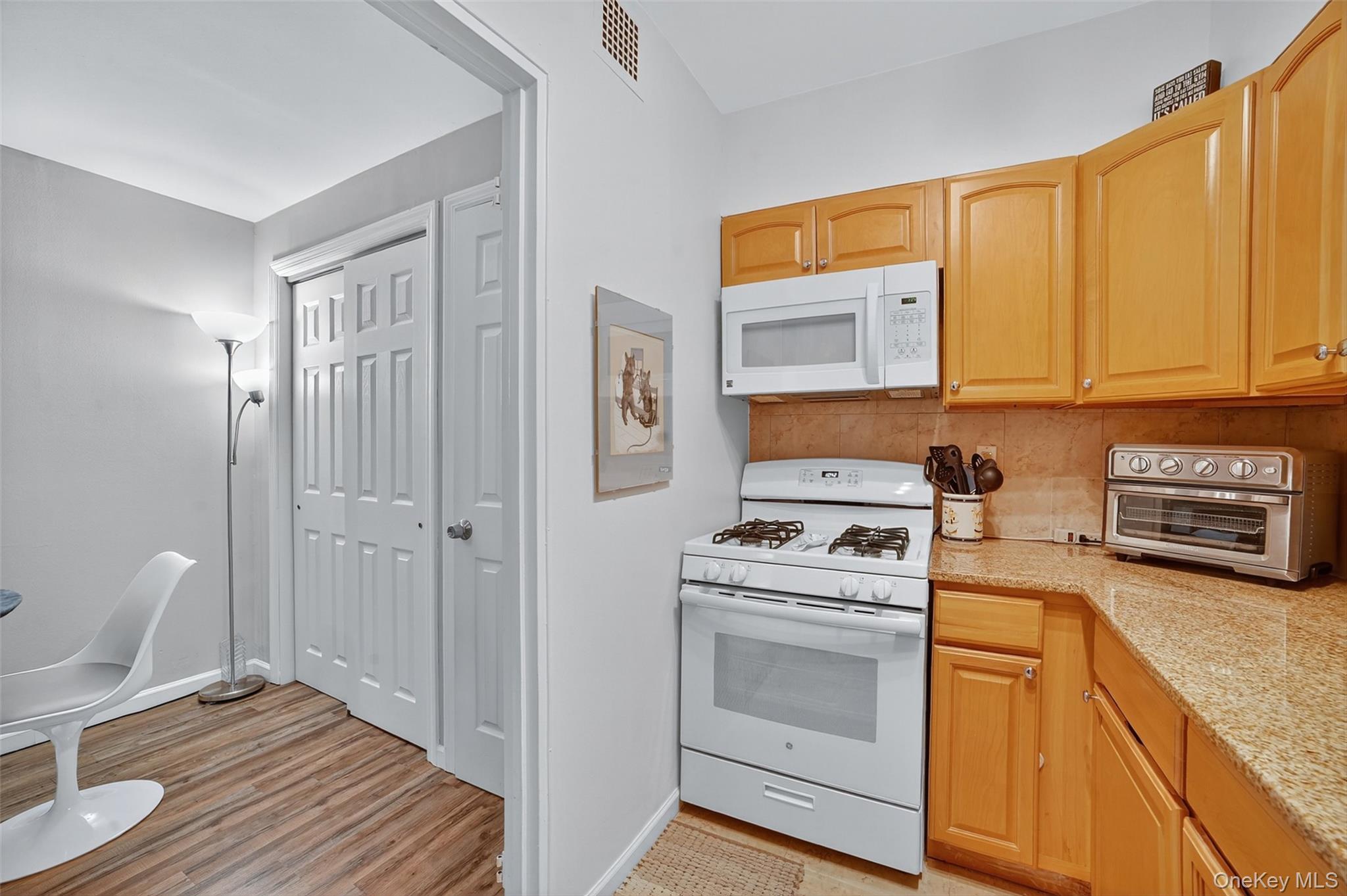 1101 Midland Avenue, Unit 121 photo 6