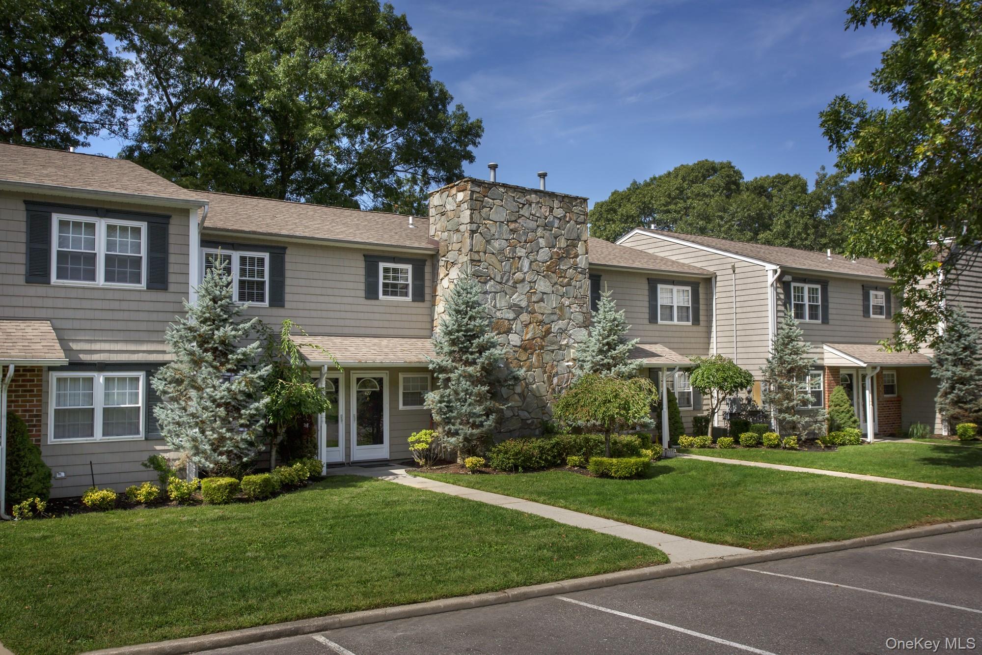 398 Lake Pointe Drive, Unit 398 photo 2
