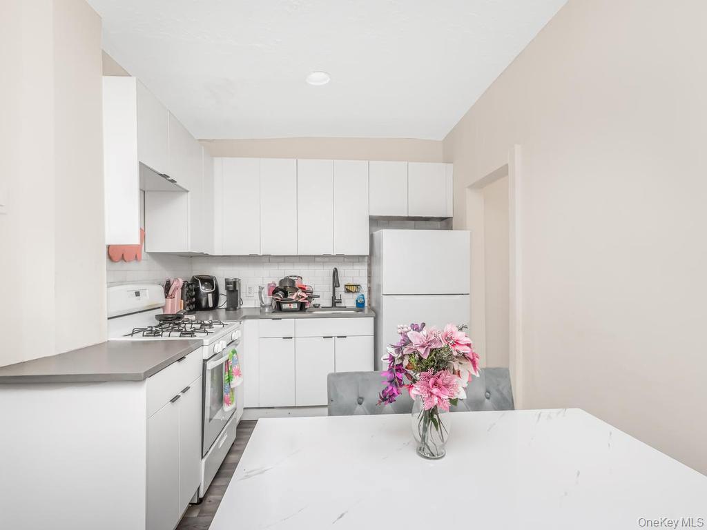 865 E 215th Street – For Sale photo 3