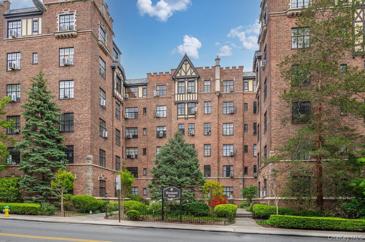 2 Westchester Avenue, Unit 3K photo 4