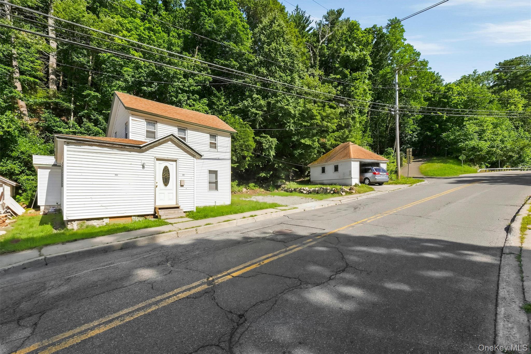 212 Center Street – For Rent photo 2