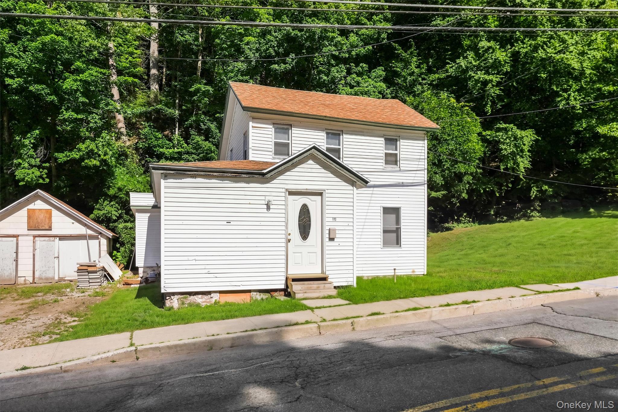 212 Center Street – For Rent photo 3