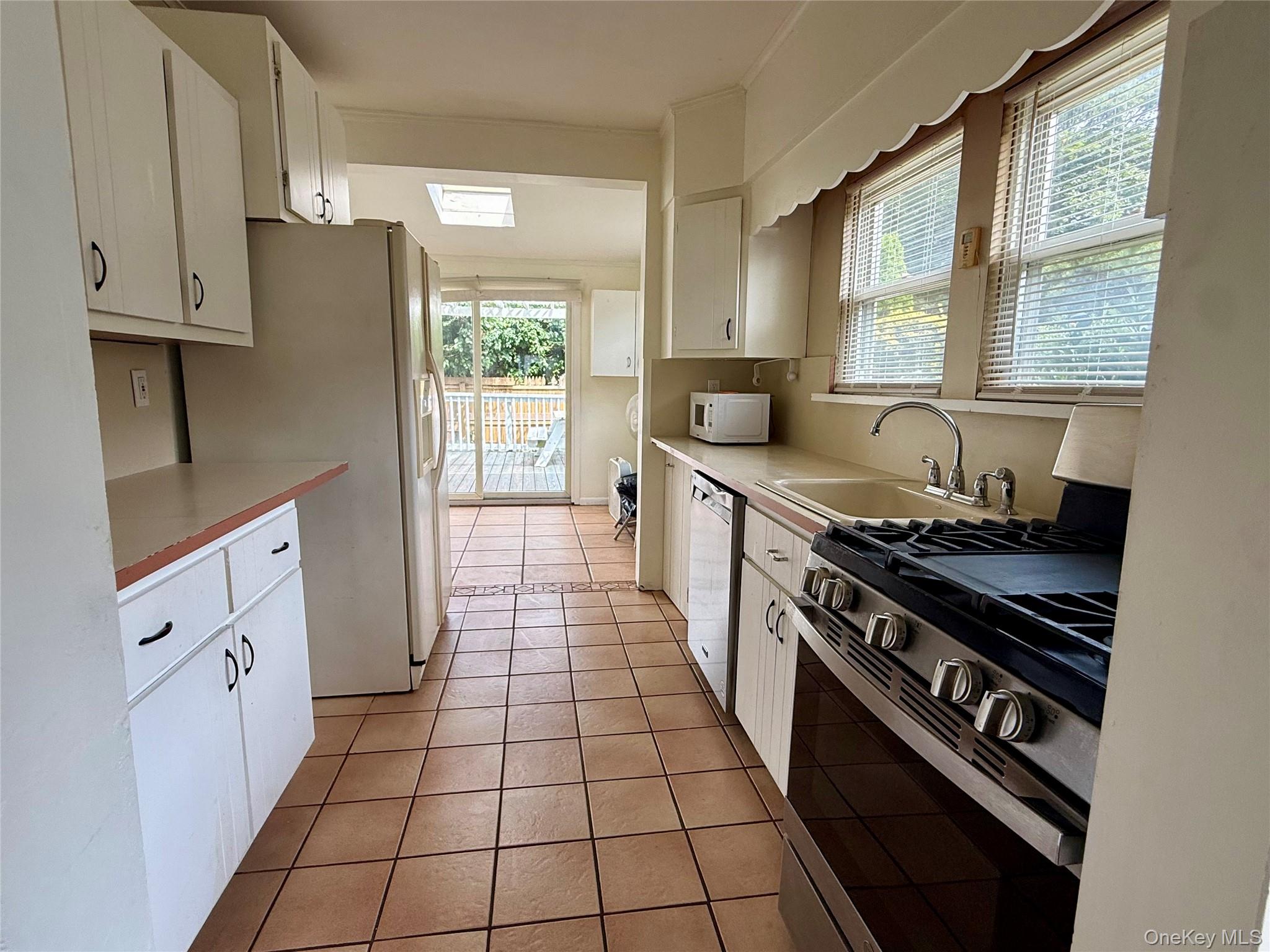 175 S Brookside Avenue – For Rent photo 12