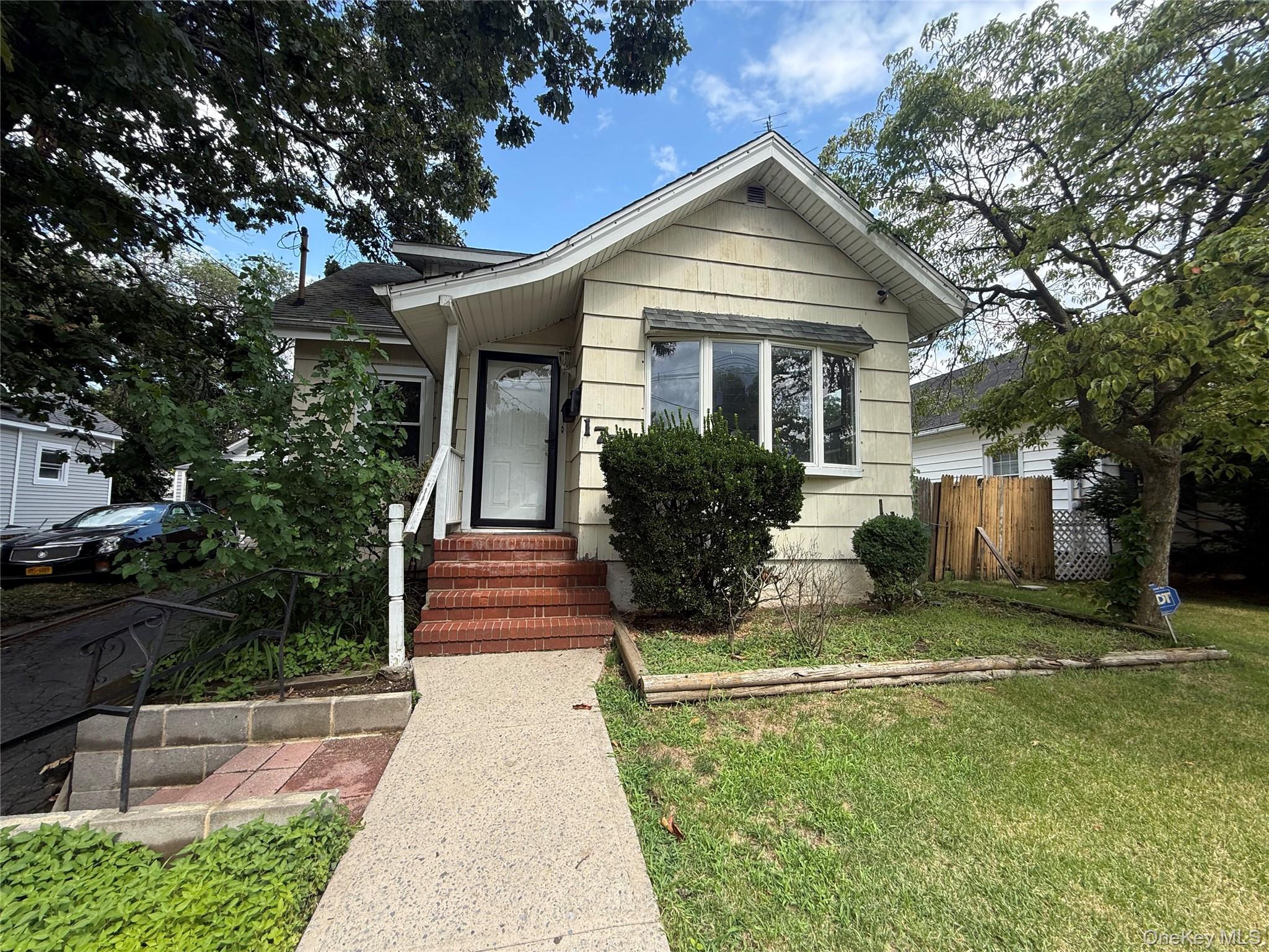 175 S Brookside Avenue – For Rent