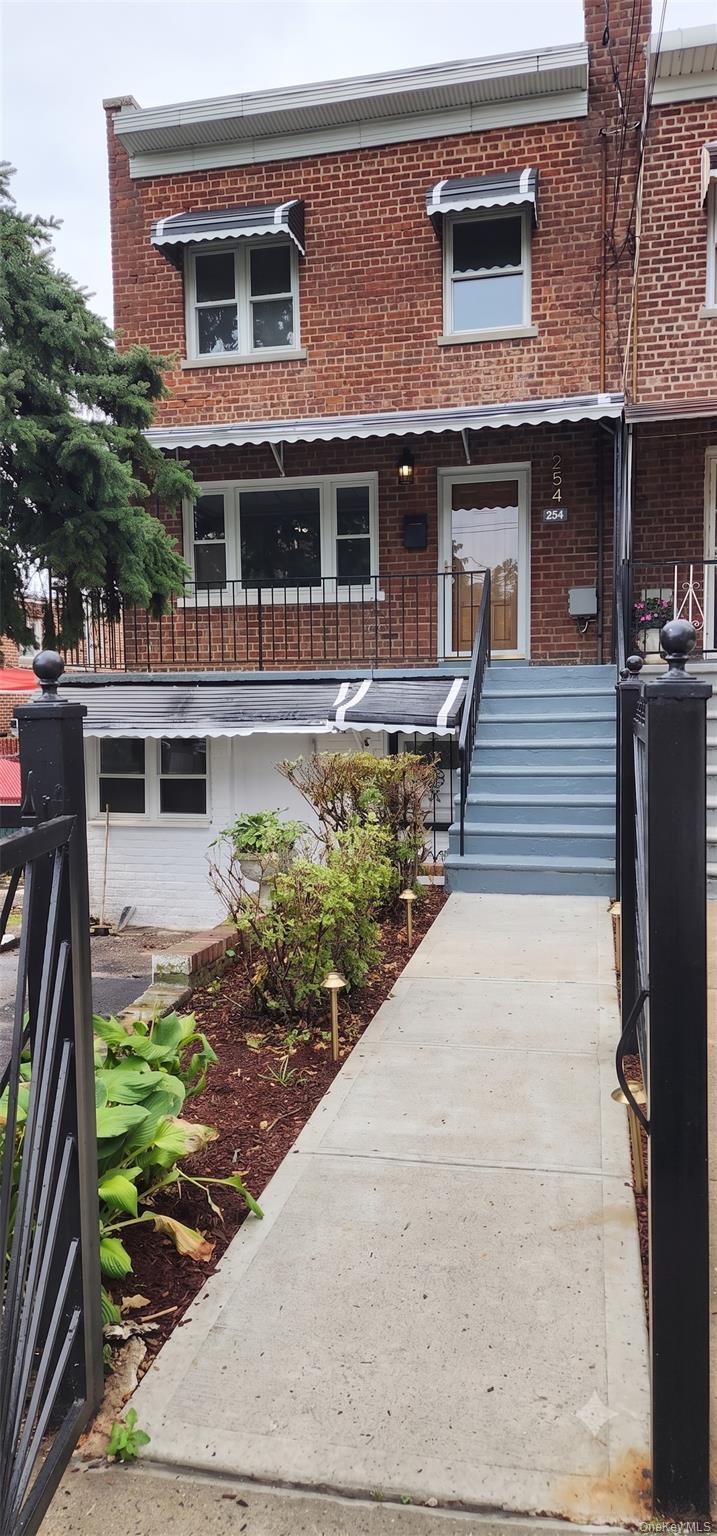 954 E 212th Street – For Sale