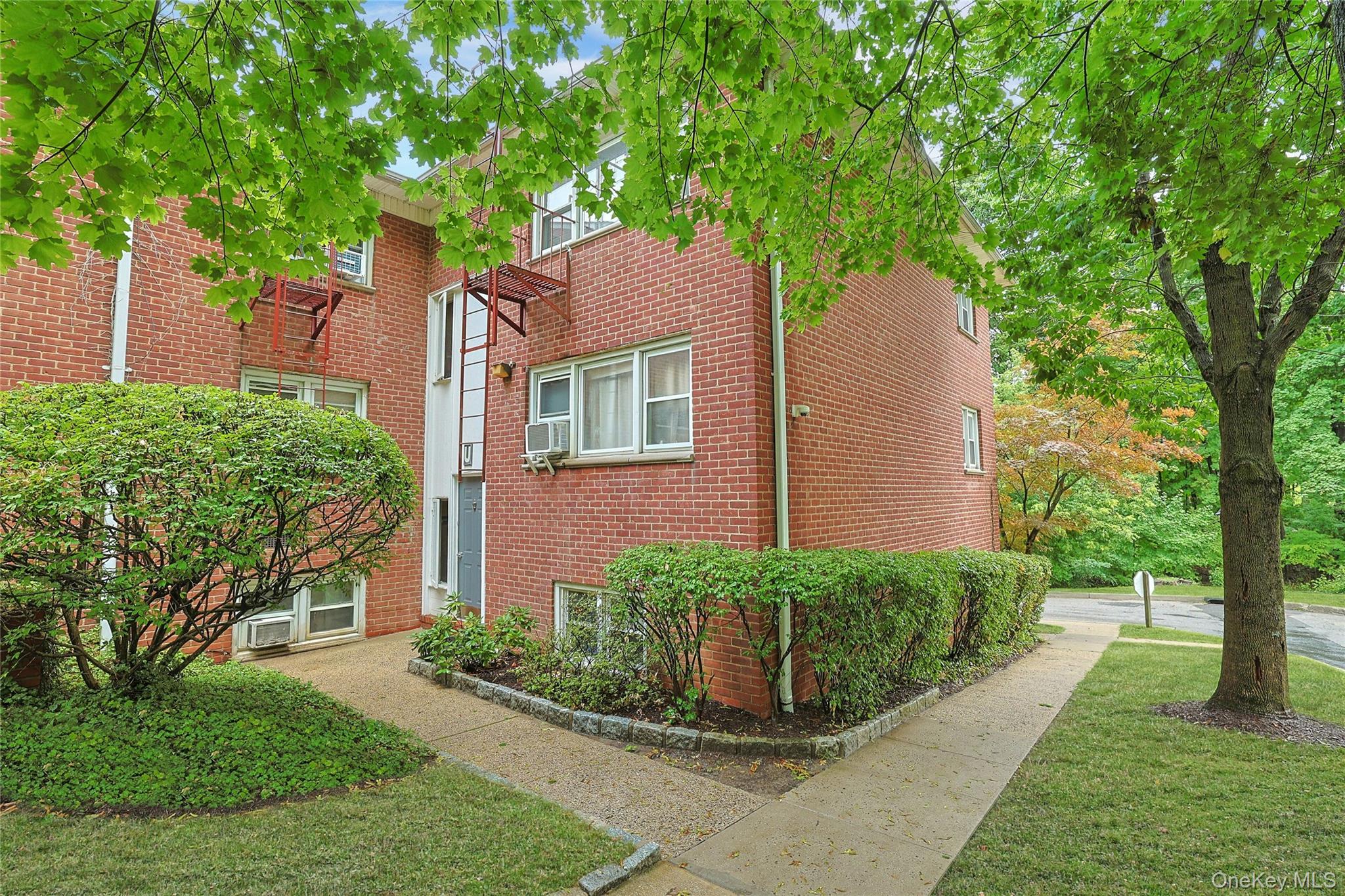 140 N Broadway, Unit U-4 photo 3