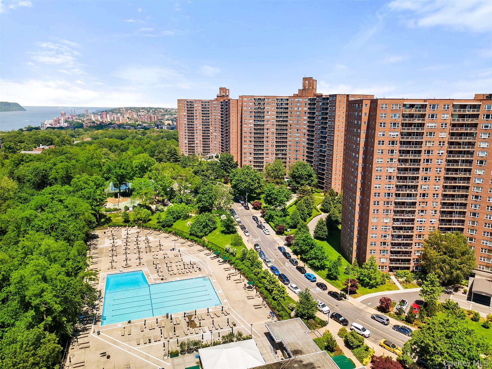 5900 Arlington Avenue, Unit 4G photo 2