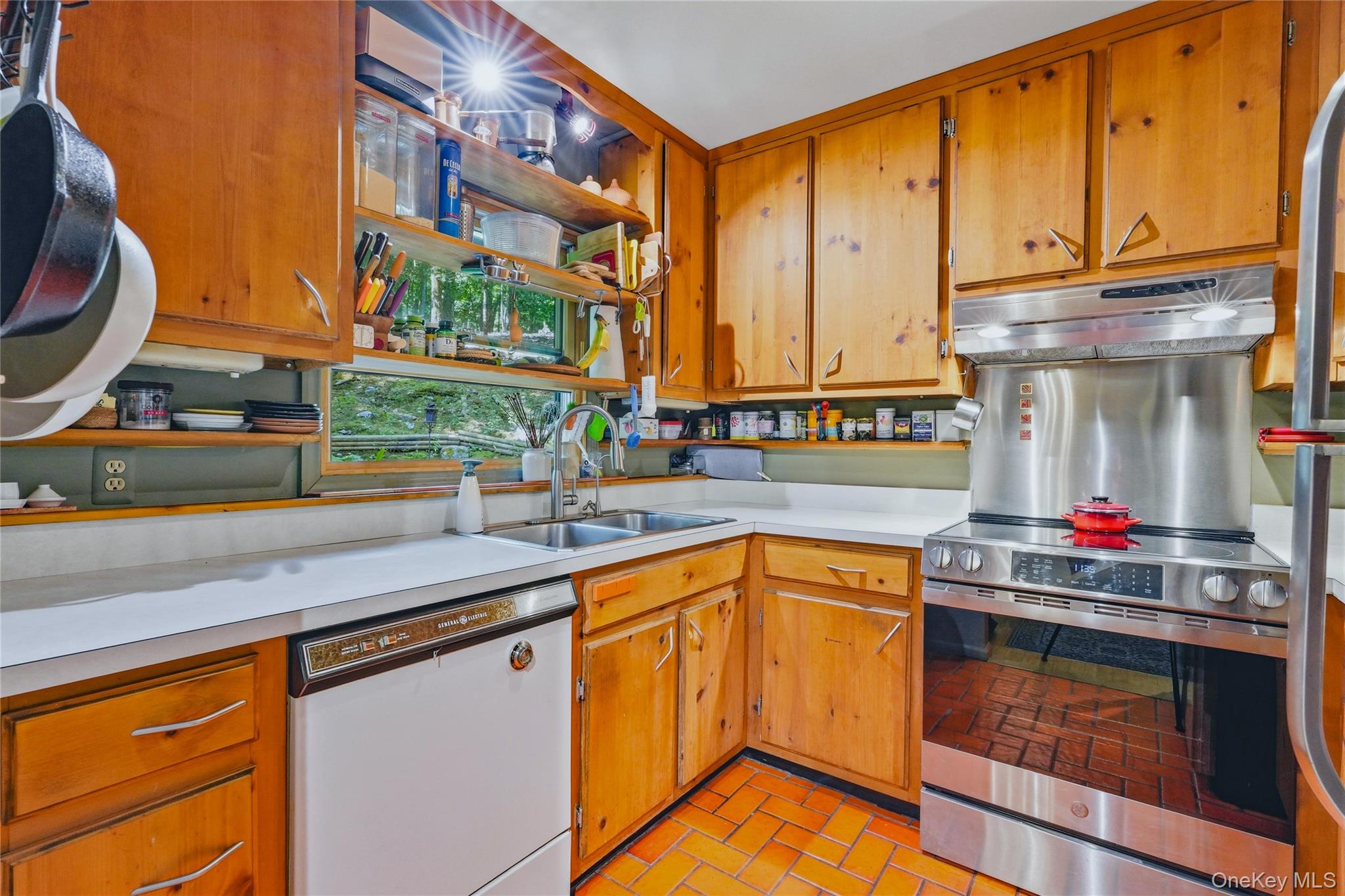 9 Crescent Lane – For Sale photo 13