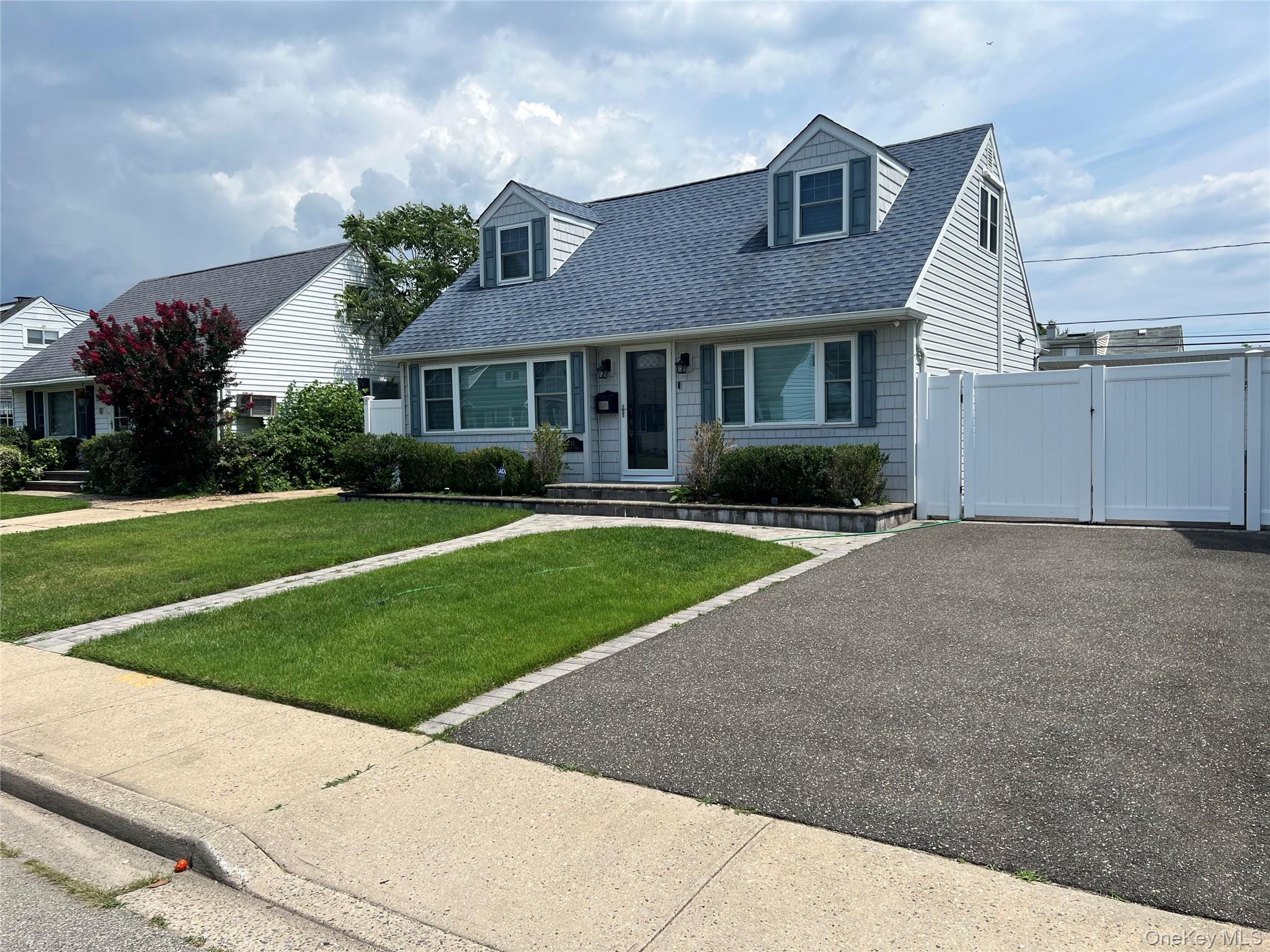 43 Crescent Street – For Sale