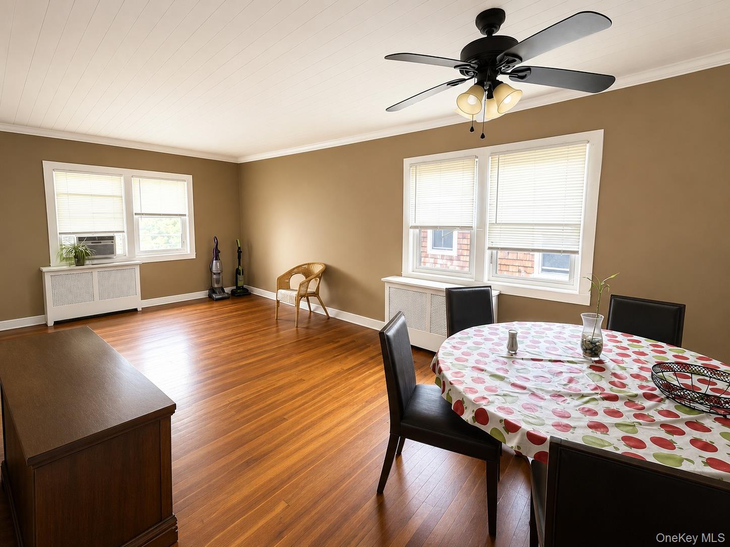 36 Gerard Street – For Rent photo 2