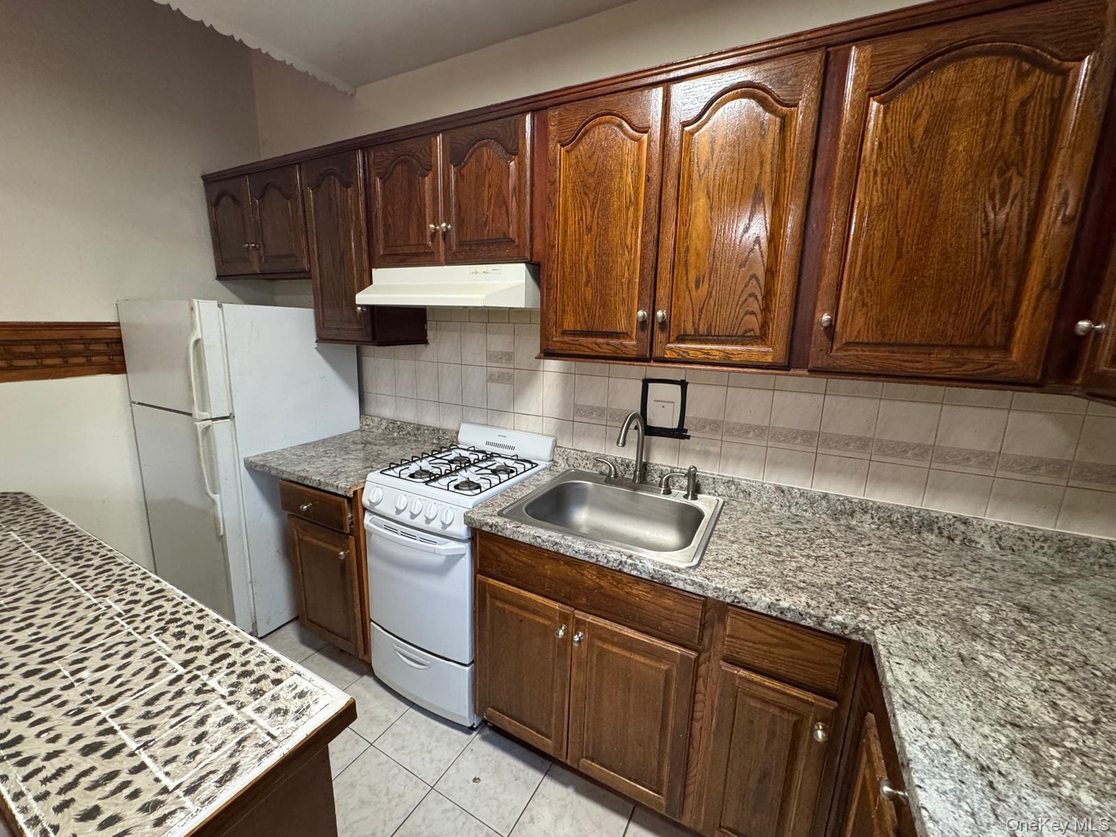 590 Elton Street – For Sale photo 8